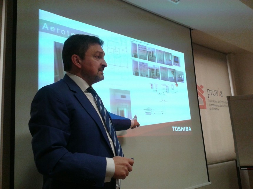 Carlos Gómez director general de Toshiba Calefacción Aire Acondicionado presenta a PROVIA sus soluciones de aerotermia